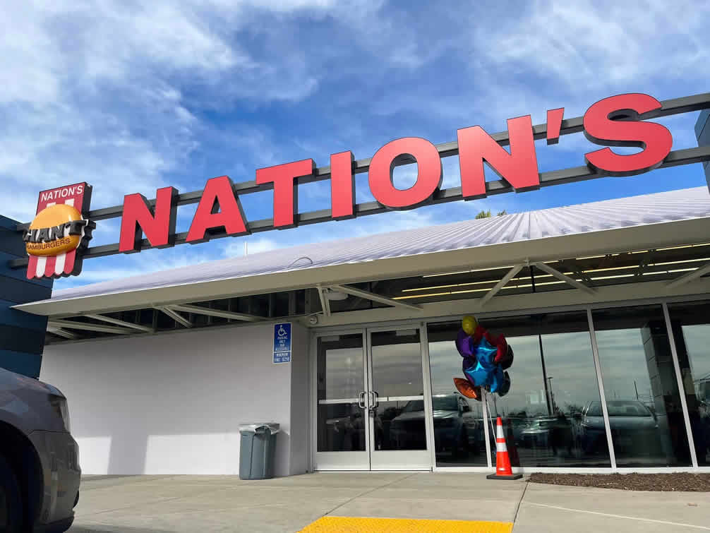 Nation's Giant Hamburgers Exterior